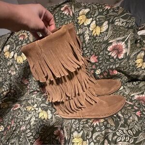 Minnetonka Tan Fringe Moccasins